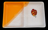 VaBene porcelán kétrészes kínálótál. Kézzel festett, jelzett, apró lepattanásokkal, enyhén koszos. 15x22,5 cm