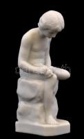 Tüskehúzó. Biszkvit porcelán szobrocska. Jelzett, német. 11 cm