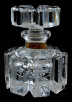Bois D'Or csizolt parfümös üveg, kis csorbákkal, m: 7,5 cm