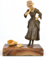 Mednat jelzéssel: Lány széttört korsóval, patinázott fém-műgyanta, alabástrom talapzaton, m: 24 cm