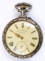 Nagy méretű 8 napos Doxa zsebóra, gazdagon díszített, lovagló jelenetes fém tokkal. Javított számlappal, működő állapotban. d:70 mm