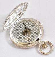 Heritage collection Chess típusú mechanikus, gyűjtői zsebóra, sakk motívummal eredeti dobozában, leírással újszerű állapotban. Működik. / Mechanic pocket watch