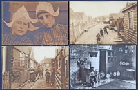 Kb. 120 db RÉGI holland képeslap kis dobozban: folklór. vegyes minőség / Cca. 120 pre-1950  Dutch postcards in a small box in mixed condition: folklore