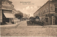 Balassagyarmat, Kossuth Lajos utca, Gyógyszertár, Szálloda, Hirsch üzlete. Wertheimer Zsigmond kiadása + '1908 LOSONCZ - ASZÓD 236. SZ. A' vasúti mozgóposta bélyegző