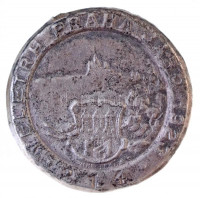 Csehszlovákia 1923. 'Veletrh Praha Jaro' prágai várbelépő fém jelvény 214-es sorszámmal, hátoldalon gyártói jelzéssel (27mm) T:2-Czechoslovakia 1923. 'Veletrh Praha Jaro' metal entry badge to Prague Castle with serial number 214