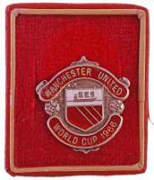 Nagy-Britannia 1965. 'Manchester United - Világkupa 1966'  zománcozott, jelzett Ag jelvény kis tokban, 'TAB' gyártói jelzéssel. A fémjelek alapján Birmingham-i gyártmány. (3,54g/0.958/20,5x20,5mm) T:1-,2Great Britain 1965. 'Manchester