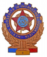 Románia DN 'A szocialista verseny kiválósága' zománcozott, aranyozott jelvény (48mm) T:1-Romania ND 'Merite deosebite in intrecerea socialista' enamelled, gilded badge (48mm) C:AU