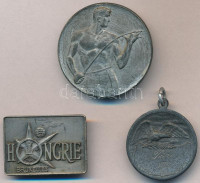 3db-os vegyes tétel, benne 2db tőr díjérem, egyik füllel, illetve Belgium 1958. 'Hongrie (Magyarország)' fém jelvény T:2,2-