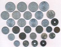 ~1940-1950. 29db vegyes magyar és külföldi fémpénz, közte 1947. 2Ft Al T:vegyes, közte 1- is