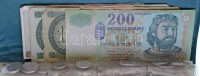 ~80db vegyes magyar és külföldi fémpénz viseltes albumban + 5db magyar és jugoszláv bankjegy T:vegyes