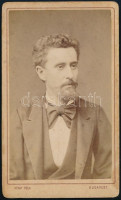 1875 Dr. Szeniczey Pál fotója, hátoldalt a fiatal Tebisz Károlynak, Temesvár későbbi polgármesterének dedikálva, szép állapotban, 10,5×6,5 cm