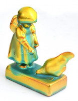 Zsolnay eozin mázas csirkét etető kislány, jelzett, apró kopással, 12x9 cm