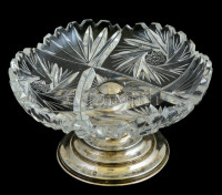 Ezüst (Ag) talpas ólomkristály kínáló. Jelzett, hibátlan. d: 16 cm, m: 9 cm