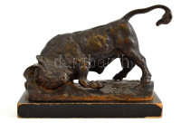 Bronz bika, fa talapzaton, jelzés nélkül, m: 12,5 cm, h. 20 cm