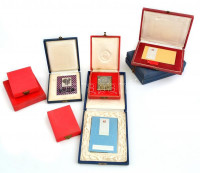 1961-1971 9 db klf kitüntetés, plakett, főleg fodrászati témában, tokban
