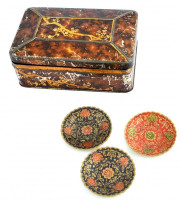 Régi fém doboz, erősen kopott, 20×13×8 cm + 3 db réz tálka, d: 8 cm