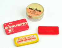 4 db gyógyszeres dobozka (Assugrin, Neocarbolax stb.), enyhén kopottas állapotban, 3x6 cm, 3x7 cm, 4x7 cm, d: 5,5 cm