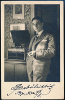 Sebő Miklós (1899-) színész aláírása az őt ábrázoló fotón