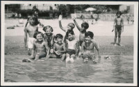 cca 1934 Kinszki Imre (1901-1945) budapesti fotóművész hagyatékából, jelzés nélküli vintage fotó (Strandon, az ülő sor bal szélén Kinszki Gáborka), 5x8 cm