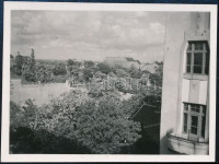 1932 Kinszki Imre (1901-1945) budapesti fotóművész jelzés nélküli, de általa feliratozott és datált vintage fotója a hagyatékából (Róna u.), 4,5x6 cm