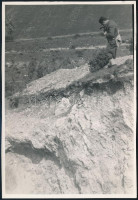 cca 1933 Kinszki Imre (1901-1945) budapesti fotóművész hagyatékából, jelzés nélküli vintage fotóművészeti alkotása (Fotóstárs), 17x11,6 cm
