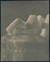 cca 1935 Kinszki Imre (1901-1945) budapesti fotóművész hagyatékából, jelzés nélküli vintage fotó (Cukor), 7,7x6,4 cm