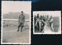 1941 Budaörs Törökugrató tábor fényszóró iskoláról, Katona portré és csoportkép, 2 db a hátoldalán feliratozott vintage fotó, 4,5x5,5 és 8,5x5,5 cm
