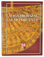 Magyarország Alaptörvénye. Bp., 2018, Magyar Közlöny. Kiadói kartonált papírkötés.