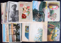Kb. 850 db RÉGI motívum képeslap dobozban vegyes minőségben: üdvözlő, művész, vallás, hölgyek, gyerek / Cca. 850 pre-1960 motive postcards in a box: mixed quality: greeting, art, religion, lady, children