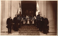 Baja, Bódicsy Sándor bajai harangöntő mester által öntött harangok, magyar zászlók. photo