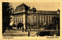 Balassagyarmat, Törvényszéki palota, Madách Imre szobor