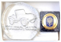 Amerikai Egyesült Államok DN 'Toledo / Ohio' üvegplakett (~100mm) és 'Toledo Egyetem' lemezérem márványlapon (42mm), kettő együtt díszdobozban T:1USA ND 'Toledo / Ohio' glass plaque (~100m) and 'University of Toledo' medal on marble