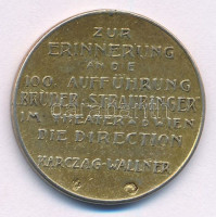 Ausztria 1901. 'Straubinger testvér operett 100. előadása alkalmából a Bécsi Színházban' emlékzseton aranyozott Ag. Szign.: Warchmann (5,68g/23mm) T:2-,3Austria 1901. 'For the Brother Straubinger operetta 100th performance in the Theater