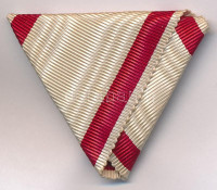 1908. 'Katonai Jubileumi Kereszt' eredeti mellszalagja jó állapotbanHungary 1908. 'Diamond Jubilee Cross for the Armed Forces' original ribbon in good conditionNMK 269.