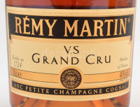 Remy Martin Grand Cru V.S., bontatlan francia konyak díszdobozban, 40%, a díszdobozon kis kopásnyomokkal, 0,7 l.