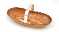 cca 1930 Faragott, fa kínáló, ezüst (Ag.) fogóval, jelzett, 30x14 cmx12 cm, bruttó:  377 gr.