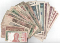 Vegyes 57db-os külföldi és magyar bankjegy tétel, nagyrészt pengő kiadások, valamint a külföldi részben német bankjegyek az 1920-as, 1930-as évekből T:III,III-