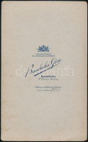 cca 1900 Családi kép, keményhátú fotó Brunhuber Géza budapesti műterméből, 22×13 cm