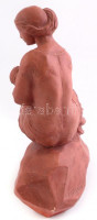 Tóth Valéria (1943- ): Anya gyermekével, terrakotta, jelzett, apró kopásokkal, m: 32 cm
