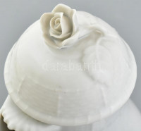 Herendi nyeles kiöntő, rózsás fedéllel. Fehér mázas. Kézzel festett, jelzett, hibátlan. m: 19 cm