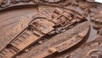 Zillertal (Ausztria), faragott fa falidísz, középen gőzmozdonnyal, helyenként apró sérülésekkel, kopásnyomokkal, d: 22,5 cm / Austrian decorative wood carving with locomotive
