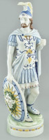 Hellén katona, Meduzafejes pajzzsal, színesen, kézzel festett fajansz, 1900 körül, Olaszország, formaszám: 12191, apró kopásokkal, m:50cm