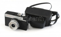 Lomo Smena 8M, filmformátum 35 mm, PC-csatlakozó, zóna fókuszálás, automatikus képkockaszámláló, Lomo T-43 4/40 objektívvel. Kopott, nincs kipróbálva.