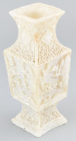Faragott keleti kőváza, kopott, m: 23,5 cm