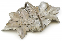 Régi szőlőleveles, gyümölcsös kínáló kosár, öntött spiáter, jelzett, 43x23x14 cm