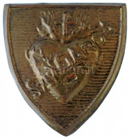 ~1940. 'Szívgárda' sárgaréz lemezjelvény (37x33mm) T:2