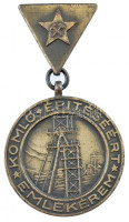 ~1950. 'Komló Építéséért Emlékérem' bronz kitüntető emlékérem (32mm) T:1-