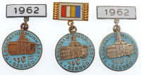 1962. 'Társadalmi Munkáért - Szeged / 1962' zománcozott jelvény (2x) ezüst és bronz fokozat (~21mm) + 'Társadalmi Munkáért - Szeged' a város címerének színével kiegészített zománcozott függesztőn T:2