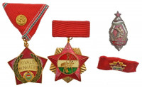 ~1970-1980. 'Szakszervezetek Országos Tanácsa Elnöksége' arany fokozatú, műgyantás kitüntetés mellszalagon, miniatűrrel szalagsávon + 'Kiváló Munkáért' aranyozott, zománcozott fém kitüntetés mellszalagon, miniatűrrel + ~1950.