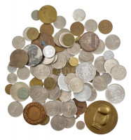 Vegyes, magyar és külföldi érme- és éremtétel mintegy ~790g súlyban T:vegyes Mixed, Hungarian and foreign coin and medal lot (~790g) C:mixed